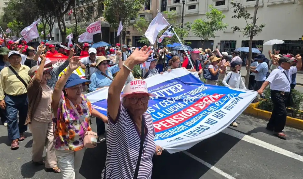 El Sindicato Unitario de Trabajadores en la Educación del Perú (SUTEP) inicia este 29 de octubre un paro nacional de 24 horas, demandando cumplimiento de acuerdos, mayor presupuesto y atención a sus demandas laborales. El Sindicato Unitario de Trabajadores en la Educación del Perú (SUTEP) inicia este 29 de octubre un paro nacional de 24 horas, demandando cumplimiento de acuerdos, mayor presupuesto y atención a sus demandas laborales.