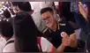 Facebook viral: hincha de Universitario le pide matrimonio a su novia durante la 'Noche Crema' [VIDEO]