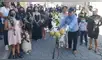 Los asistentes a la ceremonia quedaron sorprendidos por el detalle del hombre. Foto: captura de Facebook