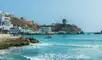 Playa de San Bartolo, uno de los lugares más recomendados de Lima para disfrutar de la bella costa peruana.