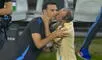 Lionel Scaloni fue sorprendido con un efusivo beso por parte del utilero de la selección argentina. Foto: difusión