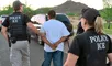 Inmigrantes que fueron arrestados ilegalmente por el ICE recibirían indemnización.