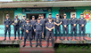 La última línea. Los 14 efectivos del Puesto Policial de Santa Rosa frente al precario local que se les ha asignado. Solo cuentan con un bote viejo para perseguir a las mafias por el ríos Amazonas. Foto: difusión