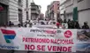 Apoyo. Colectivos en Lima se desplazaron hacia el frontis del Congreso, pidiendo que no se ejecute la privatización y venta de Petroperú.