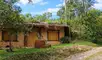 En Brasil, Sandro Gilberto Jankoski ha construido una edificación innovadora con la técnica de superadobe, utilizando sacos de polipropileno rellenos de tierra compactada.