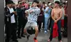 En Ciudad de México. Un joven hace un gesto hacia su oponente. Foto: AFP..