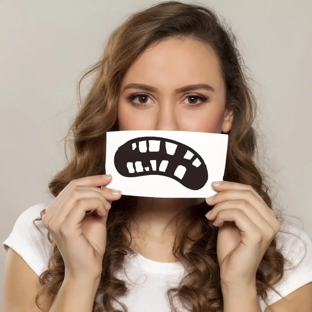 ¿Qué significa soñar que se te caen los dientes?