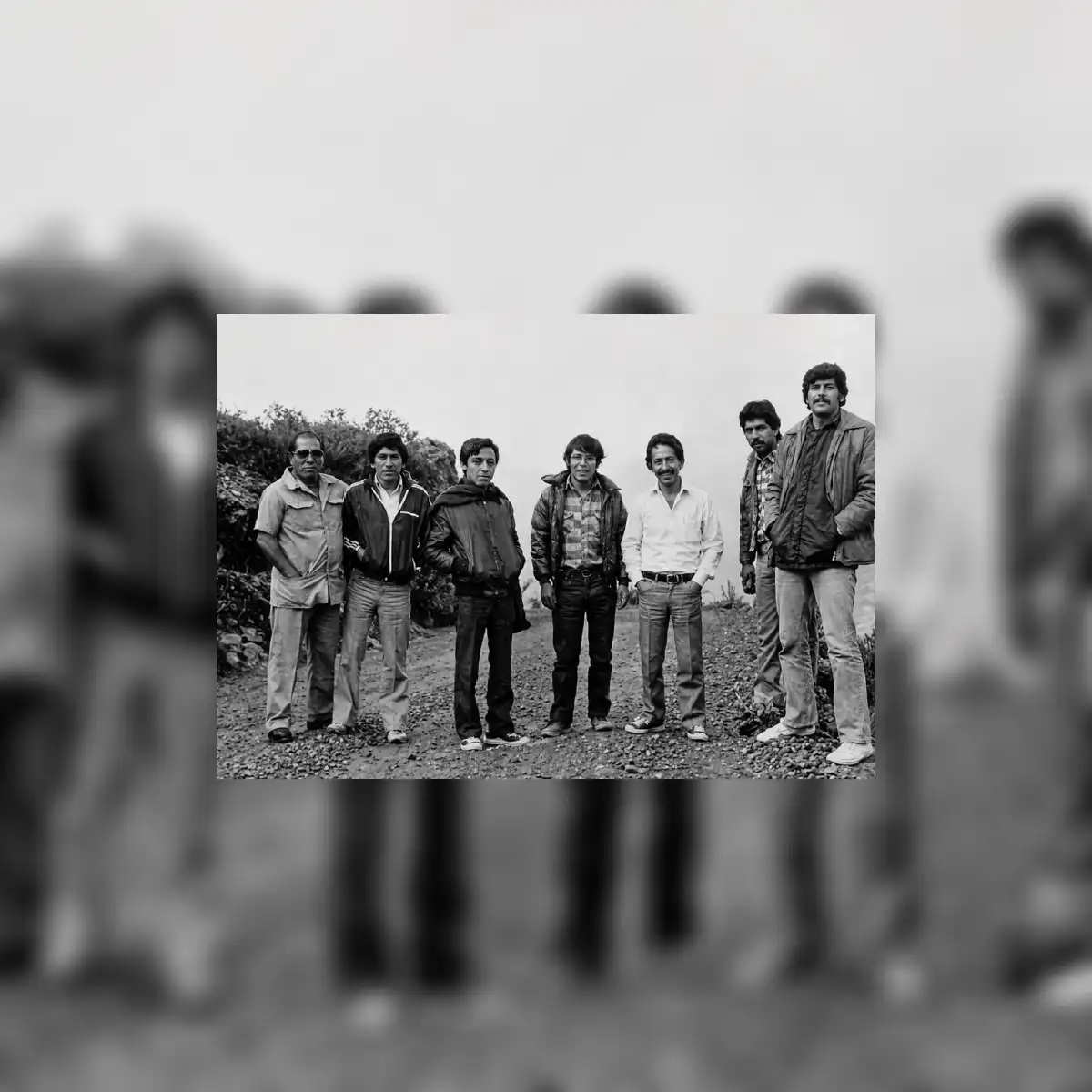 Jorge Sedano, Amador García, Luis Mendívil, Félix Gavilán, Pedro Sánchez, Willy Retto y Edmundo de la PinIella, antes de perecer en Uchuraccay. El autor de la fotografía es Octavio Infante. Foto: CI.