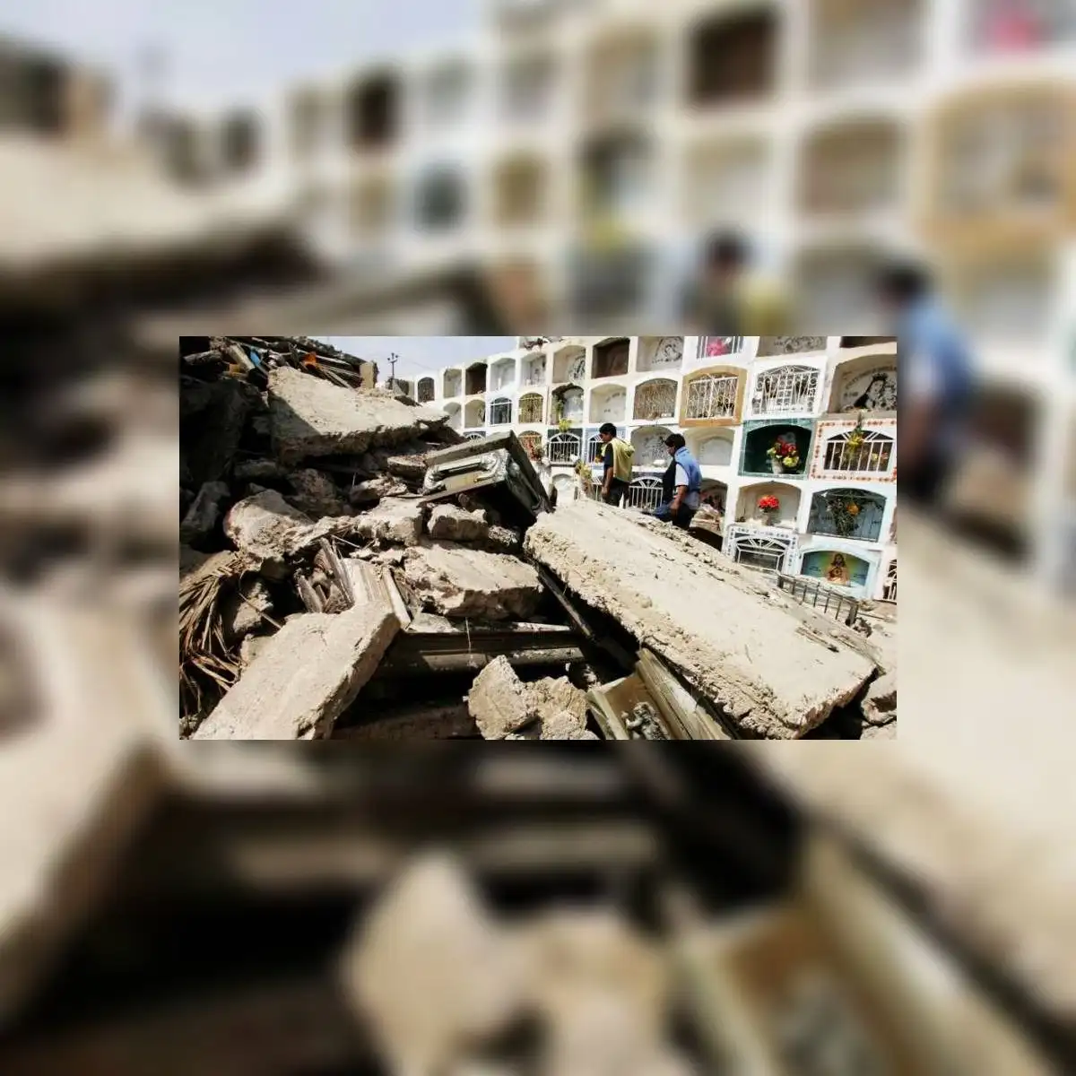 Un sismo de 7.9 destruyó la mayor parte de la infraestructura de la ciudad de Pisco y dejó un saldo de 596 fallecidos en 3 regiones. Foto: AFP