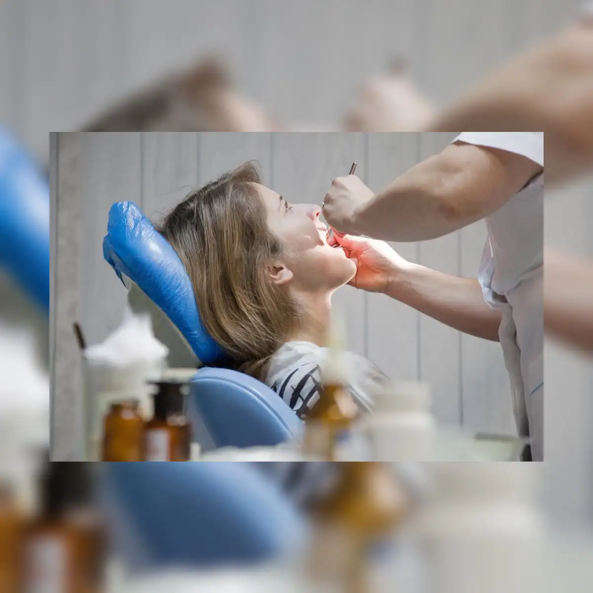 Los investigadores encontraron que cada molar libera señales que inhiben el crecimiento del siguiente, afectando el desarrollo del tercer molar, conocido como muela del juicio.