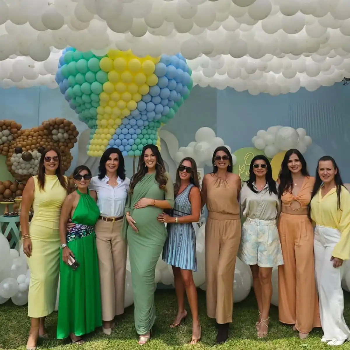 Silvia Cornejo celebró baby shower con sus amigas