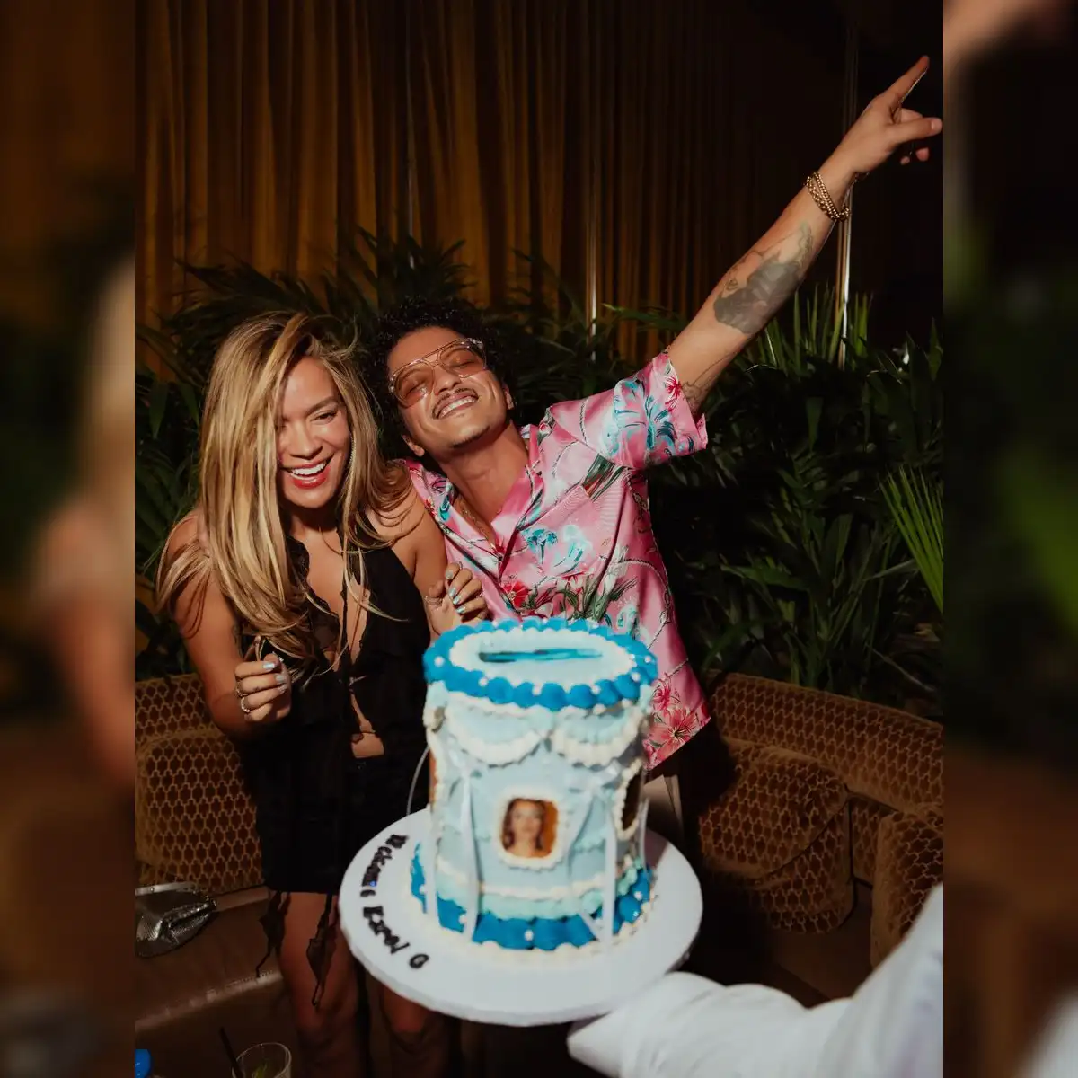Karol G publicó cariñosas fotos junto a Bruno Mars el 29 de agosto
