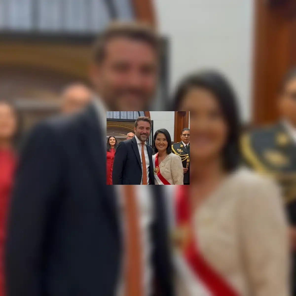 El socio. El español Javier Negre con la recién juramentada presidenta Keiko. Foto: @javiernegre10