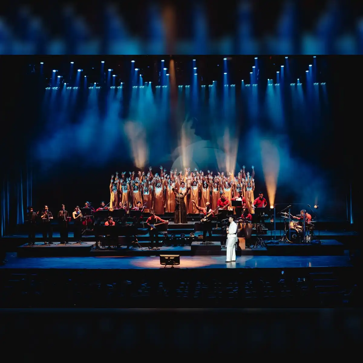 Gospel sinfónico de Adrián Bello hizo vibrar el Gran Teatro Nacional.