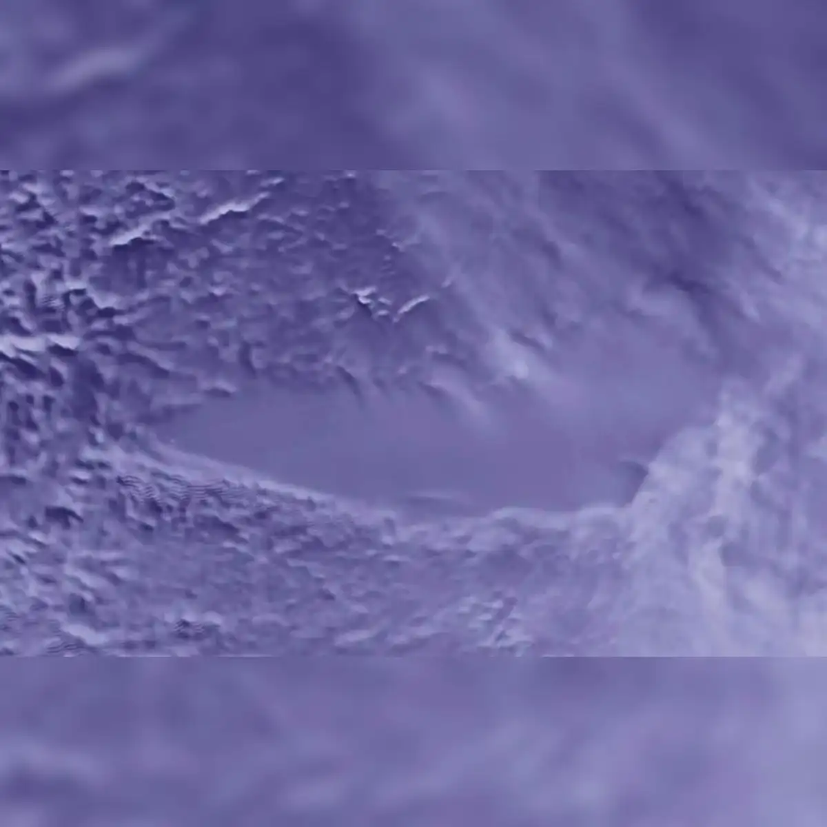 En esta image se observa una estación rusa abandonada sobre el lago Vostok congelado. Se encuentra en la sección izquierda del lago en esta imagen. Foto: NASA