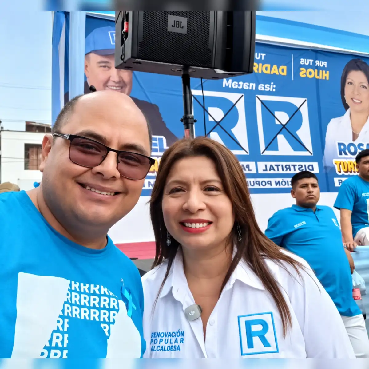 Dupla. Postulante a la alcaldía de Lurín, Rosa Torrejón, con el tutor del albergue municipal “La Casa de los Petisos”, Adolfo Fuentes. Foto: FB Adolfo E.