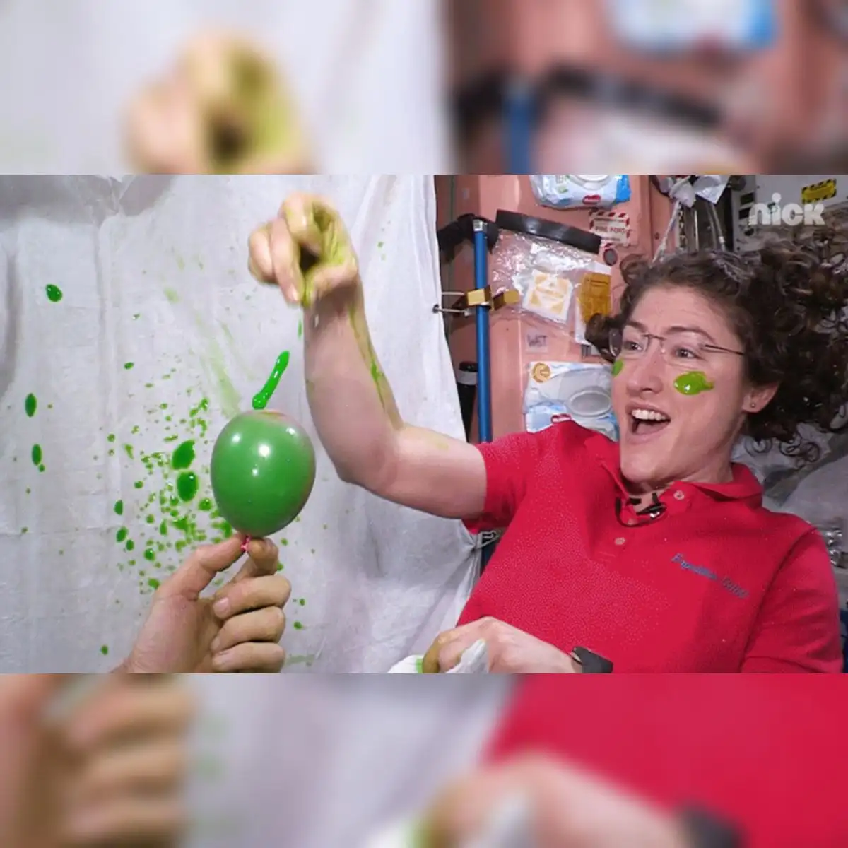 La astronauta Christina Koch fue cubierta con el slime de Nickelodeon. Foto: NASA