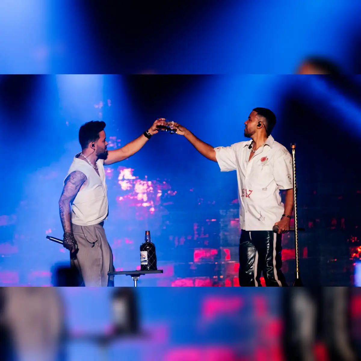 Con un repertorio variado y recursos audiovisuales impactantes, Romeo Santos y Prince Royce celebraron su alianza musical y presentaron su nueva colaboración 'Dardos', añadiendo otro capítulo a la evolución de la bachata.
