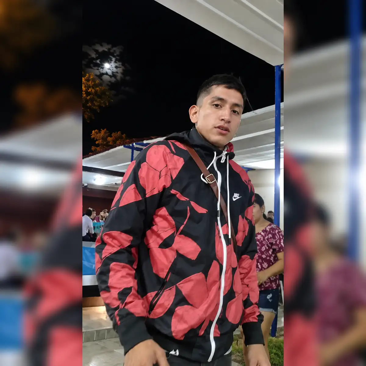 Exhibiocinista. El criminal celebró el homicidio fotografiándose con el morral de su víctima. Foto: La República