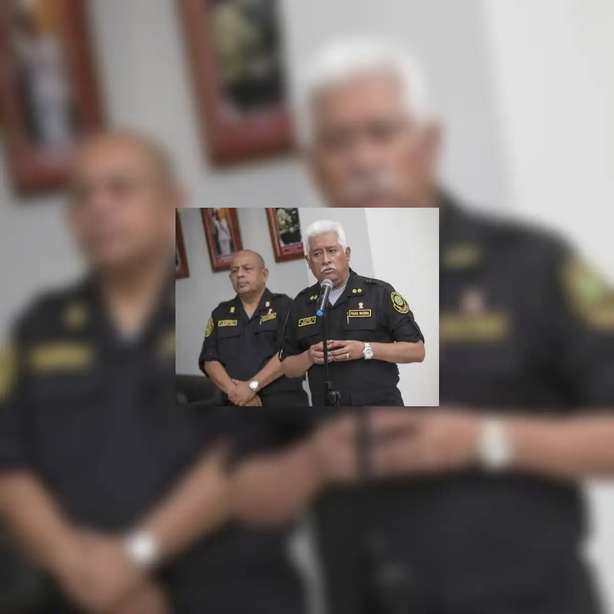 Teniente general Luis Flores Solis.