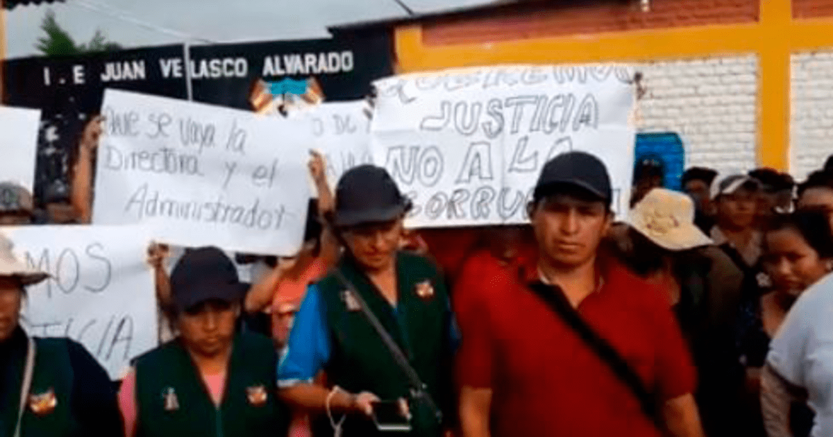 Padres De Familia Cierran Colegio Por Presuntas Irregularidades Video Sociedad La Rep Blica