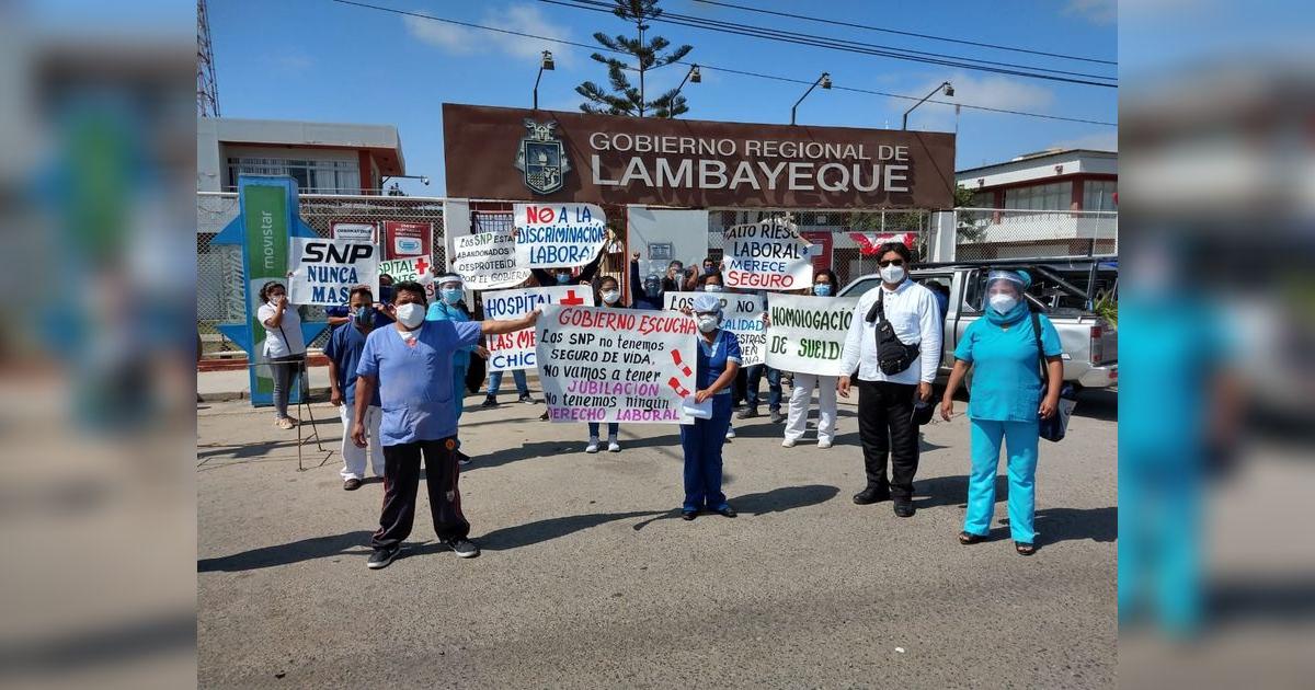 Chiclayo: trabajadores de salud protestan por falta de pagos en ...