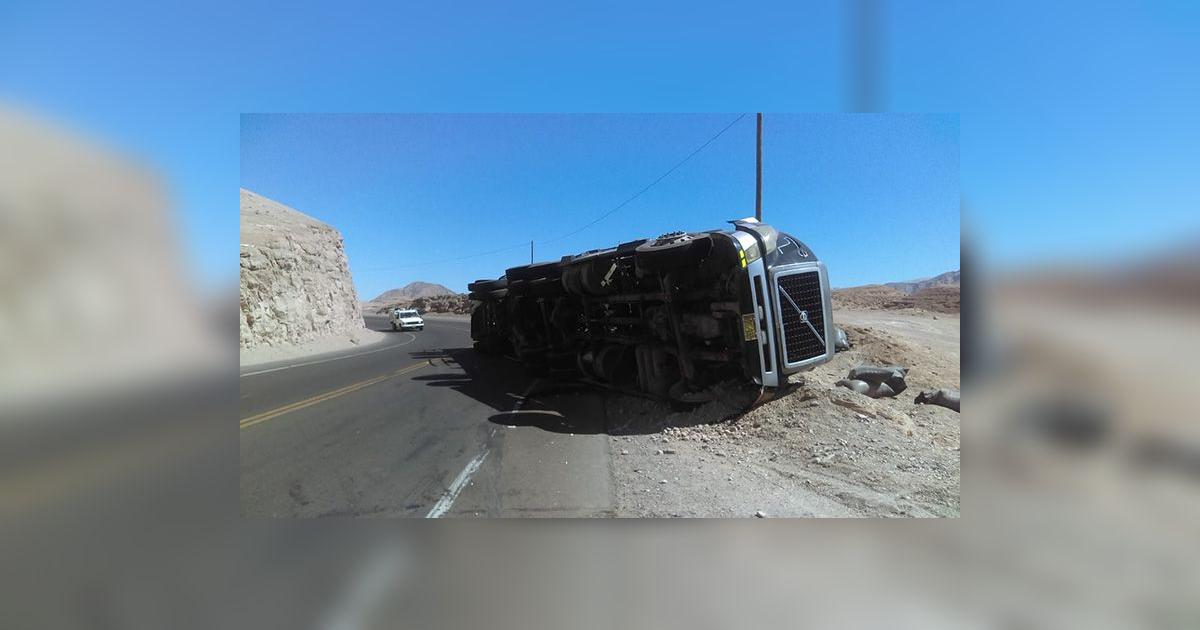 Moquegua: Despiste, conductor pierde el control de camión de carga ...