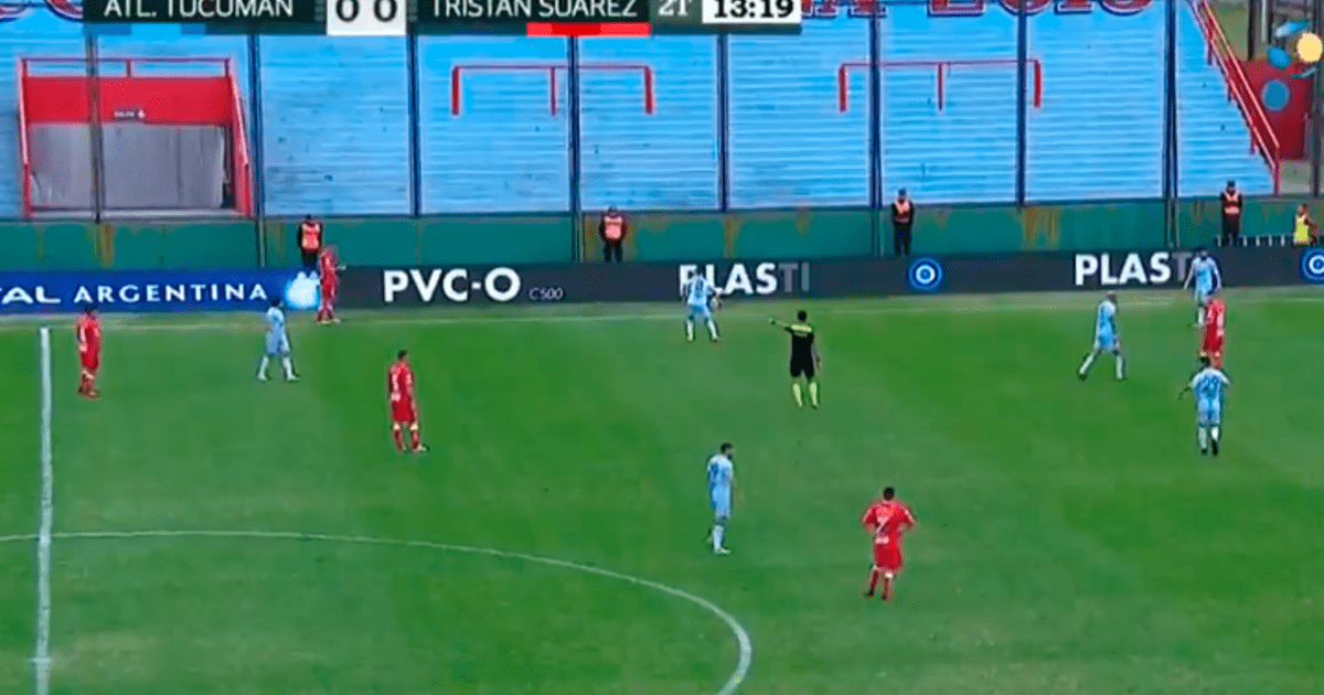 Perro acompaña a su dueño a ver un partido de fútbol y se queda dormido [video]
