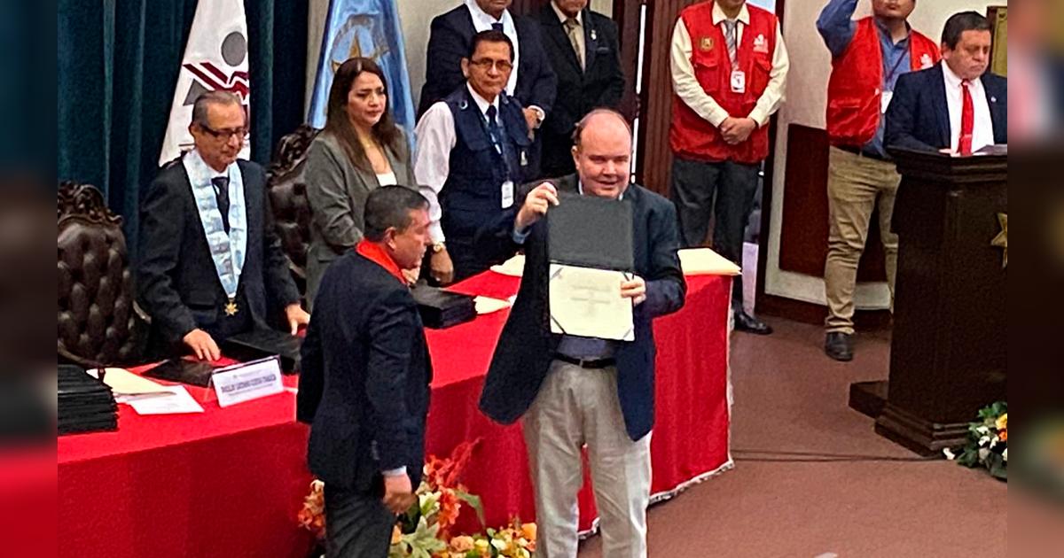 Rafael López Aliaga recibe credenciales como electo alcalde de Lima ...