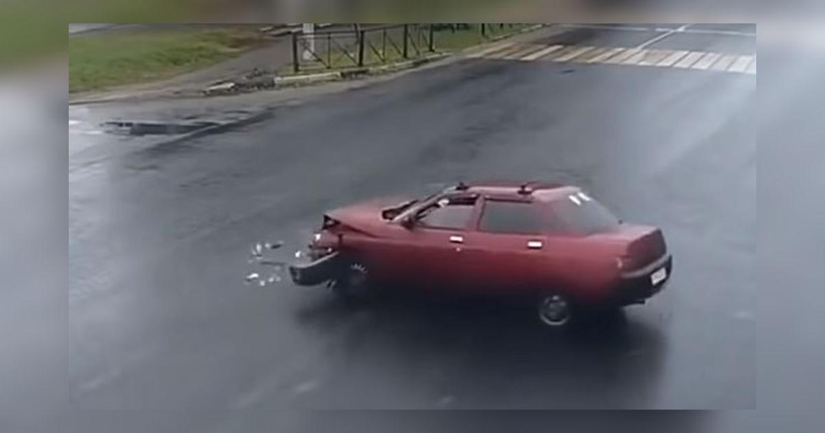 Youtube Mira la inexplicable manera de sufrir accidentes contra "autos