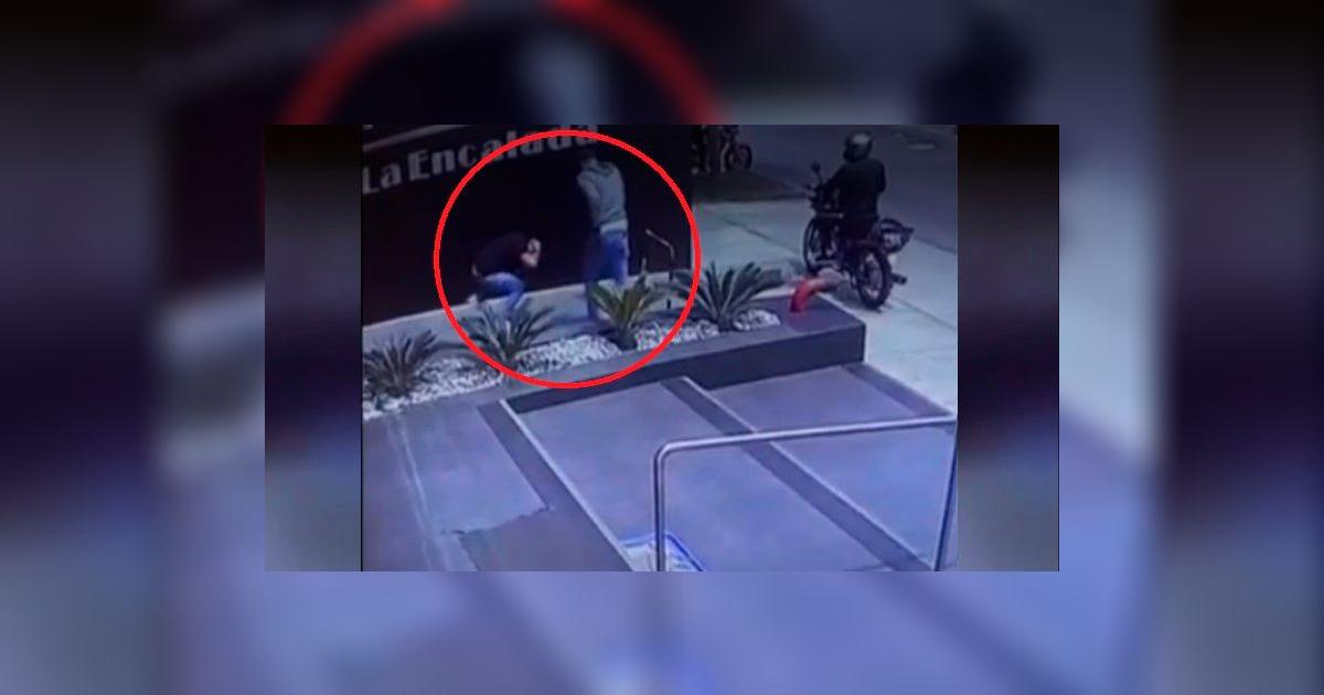 Surco: delincuentes asaltan a jóvenes en la puerta de un edificio ...