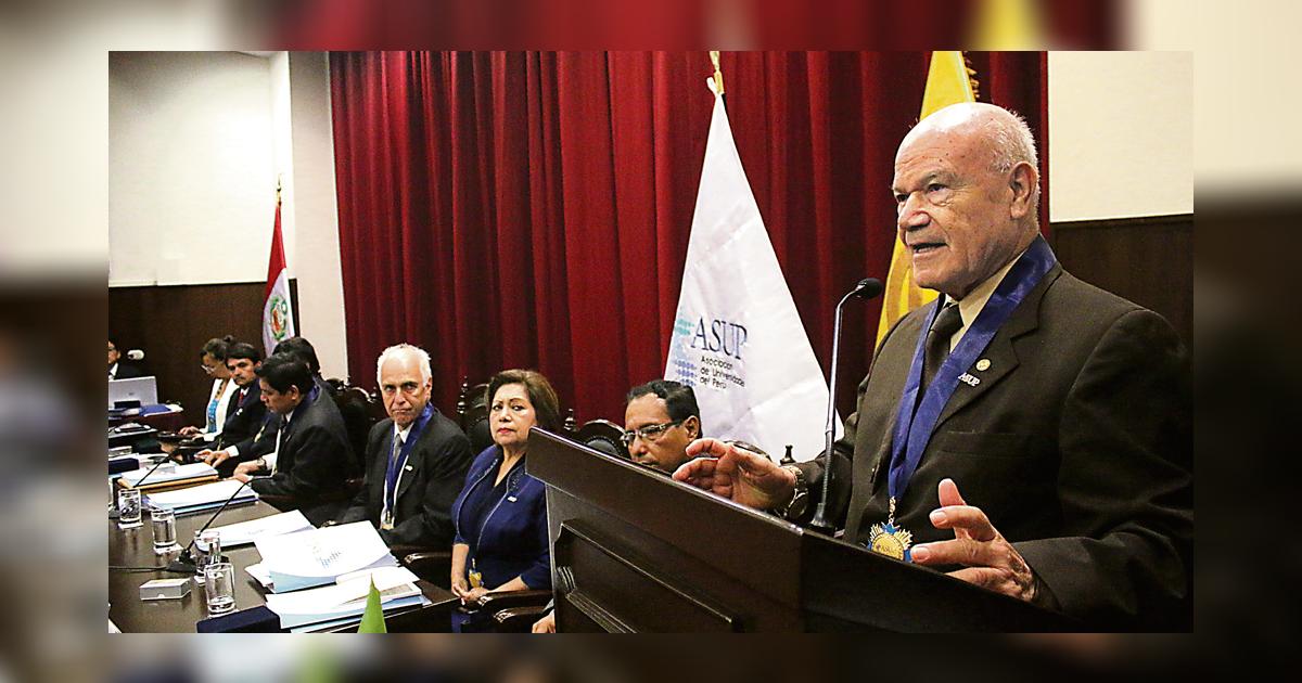 Grupo de rectores se rebelan contra Sunedu y la Ley Universitaria