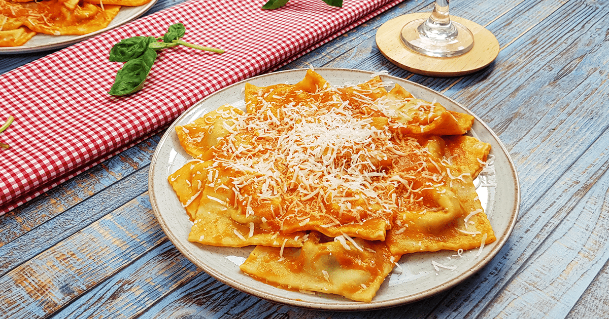 Receta Ravioles De Espinaca Con Ricotta Con Salsa Bolognesa | Buenazo ...