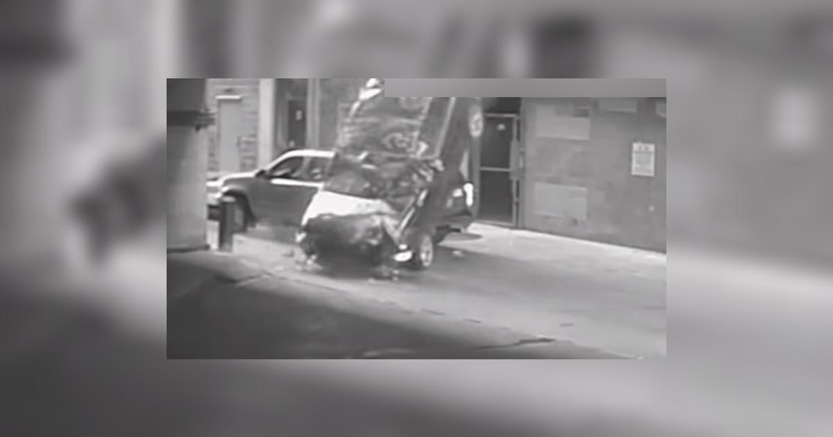 YouTube: Impactante momento en que auto cae desde el séptimo piso de ...