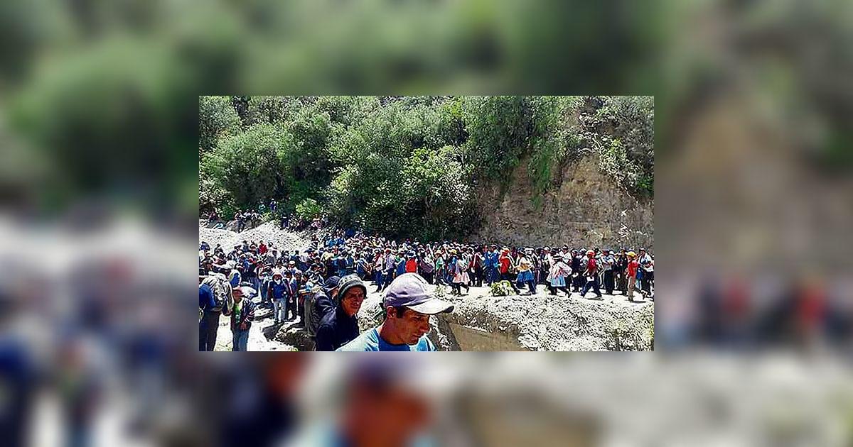 Trabajadores mineros bloquean vías a la sierra | Economía | La República