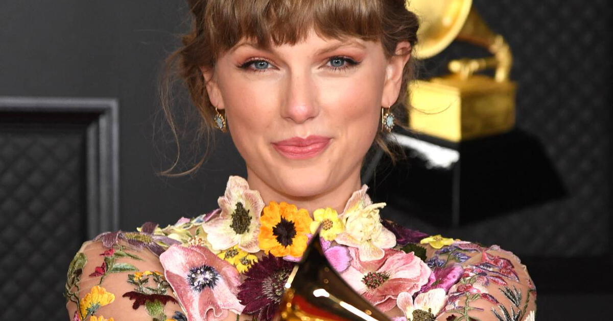 Taylor swift agradece a sus fanáticos tras ganar el grammy al álbum del año
