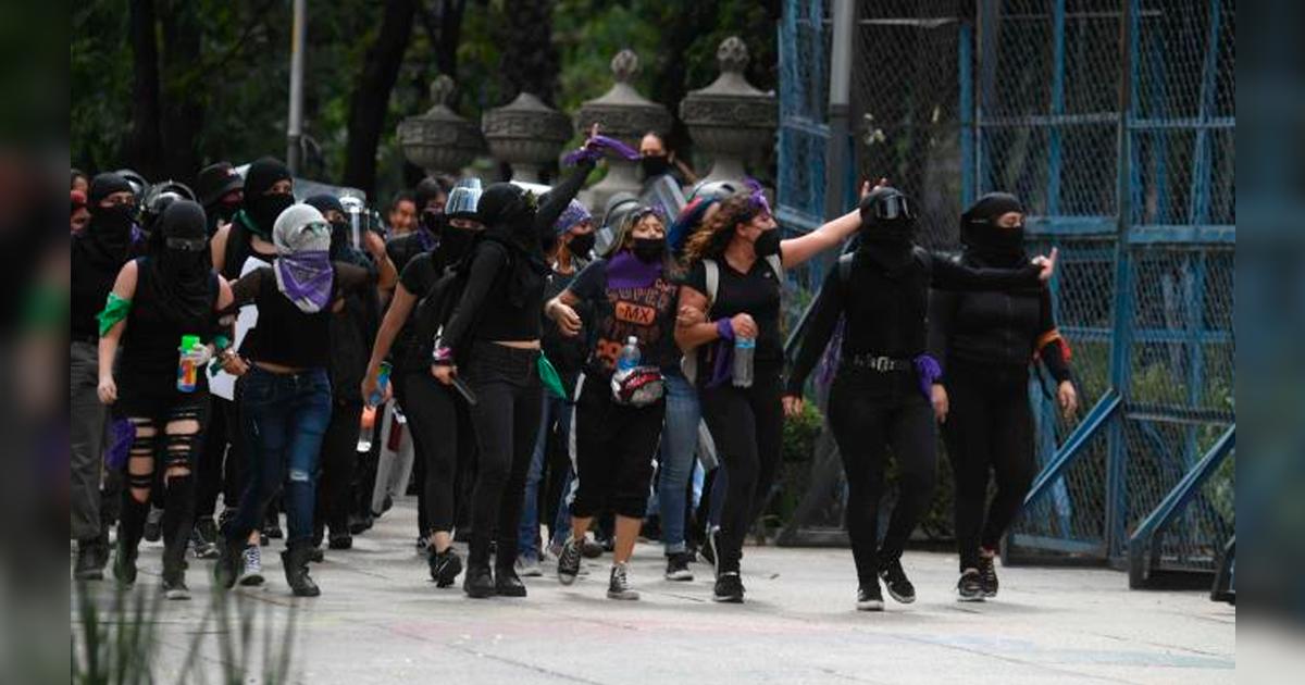 Mujeres marchan en México en protesta por el feminicidio de salvadoreña ...