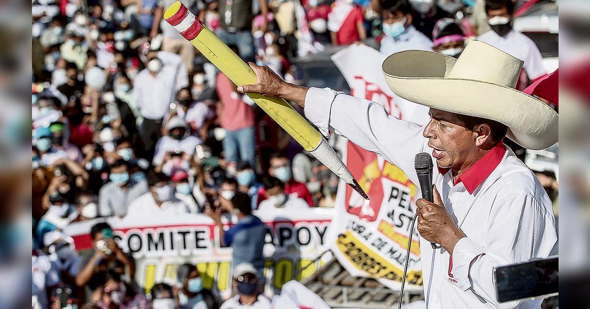 Pedro Castillo firmó la Proclama Ciudadana frente a sus simpatizantes ...