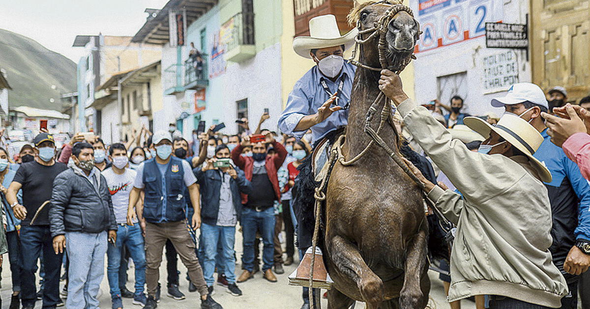 Pedro Castillo, Un Presidente Que Sale Del Perú Rural | Política | La ...