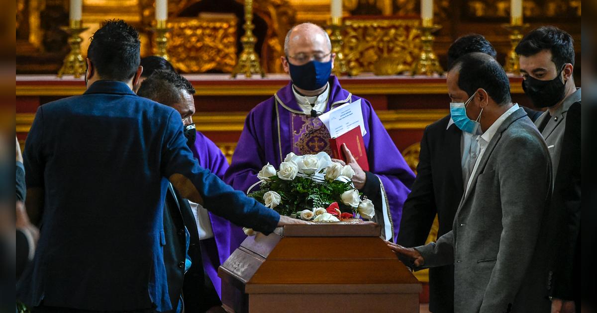 España sacerdote se niega a oficiar un funeral en castellano y la