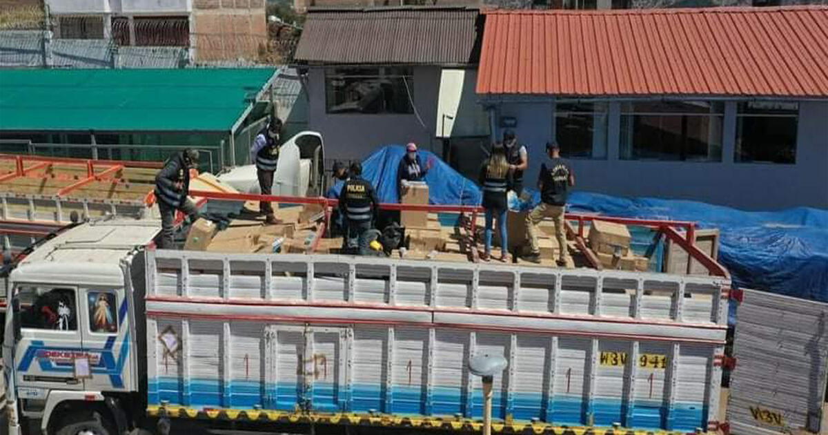 Puno Abandonan Camión Con Más De Un Millón De Soles En Mercadería De Contrabando Lrsd 0861