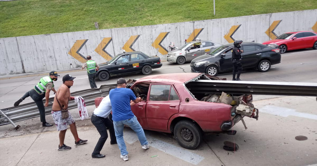 Accidente Vía Expresa Vehículo Queda Destrozado Tras Colisionar Con Barrera De Contención En 7889