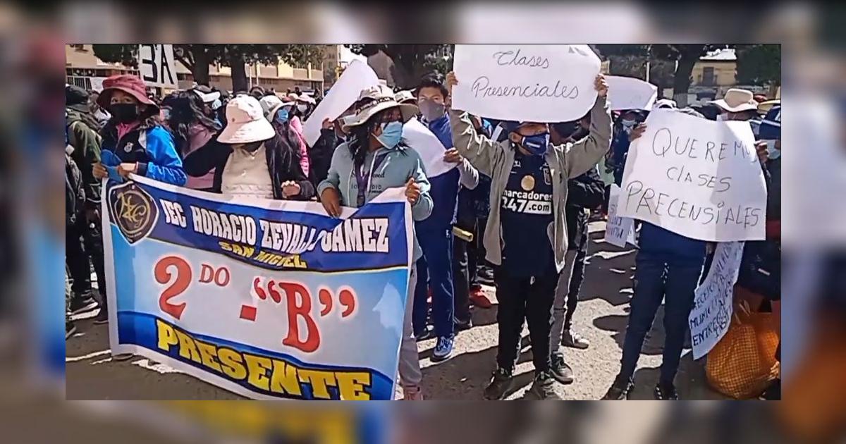 Puno: alumnos y padres protestan en Juliaca para que obra de colegio ...