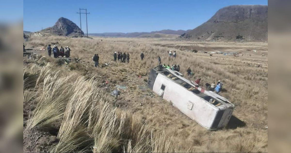 Accidente de bus en la carretera Puno-Desaguadero deja dos muertos lrsd ...