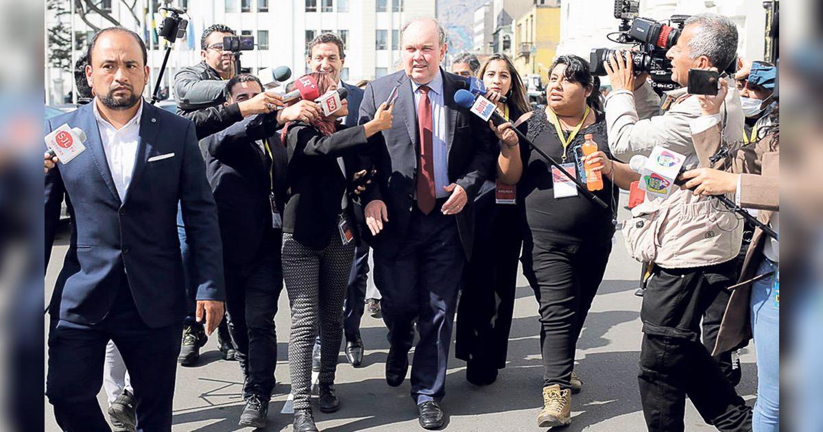 Rafael López Aliaga en contra de amnistía a PNP y FF. AA.: "Es casi ...