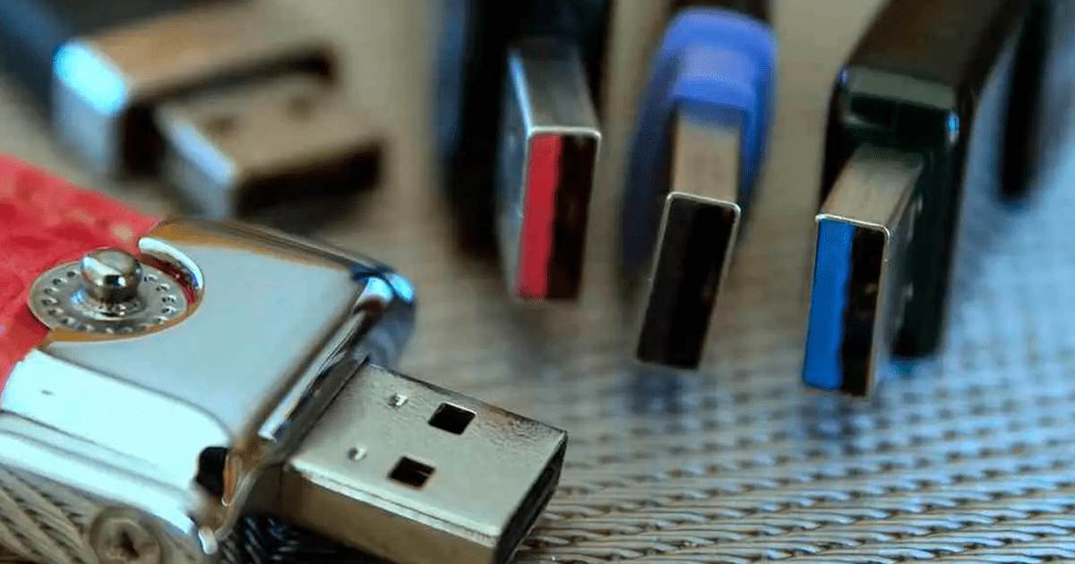 Por qué los puertos USB tienen diferentes colores? Descubre su significado  - Laita Digital