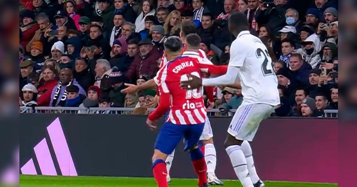 Real Madrid vs Atlético Madrid: Ángel Correa le metió un codazó a ...
