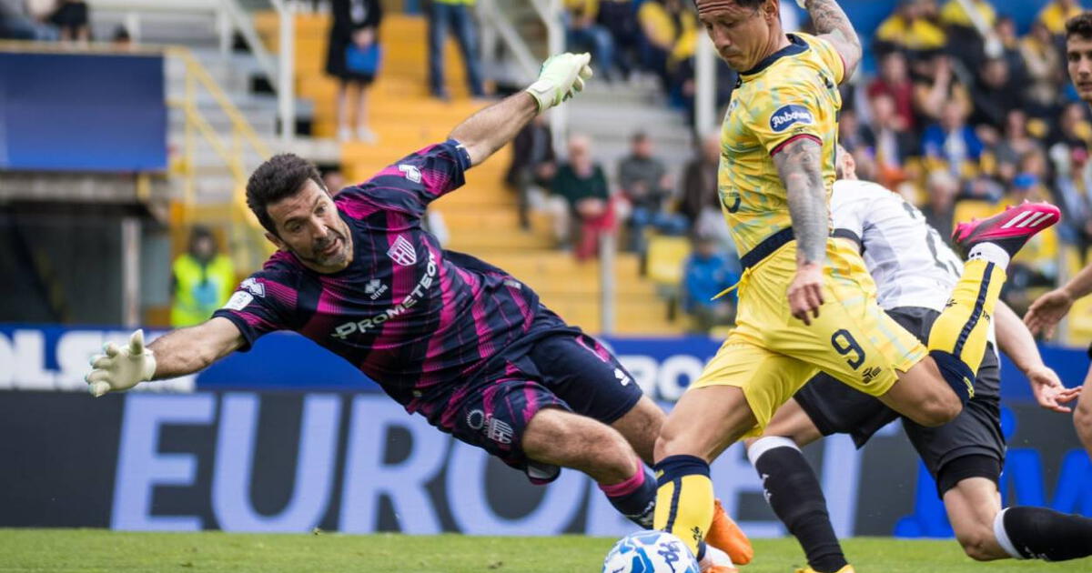 Gianluca Lapadula anotó golazo a Gianluigi Buffon el Bambino dejó en