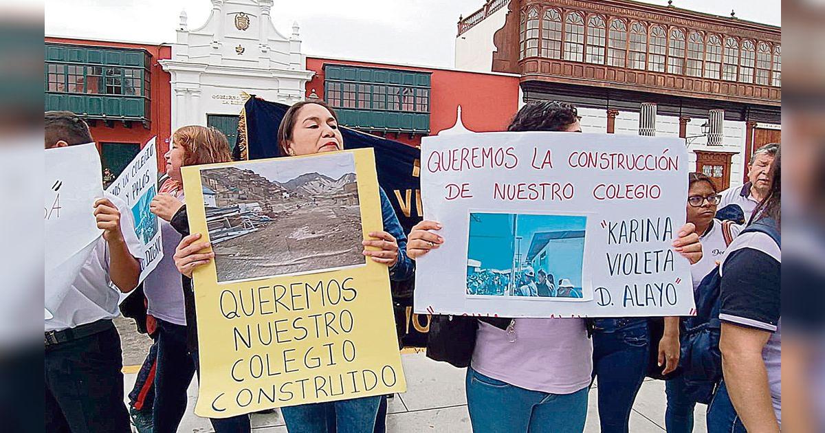 Minedu | |Protestan por abandono de obras de colegios en La Libertad ...