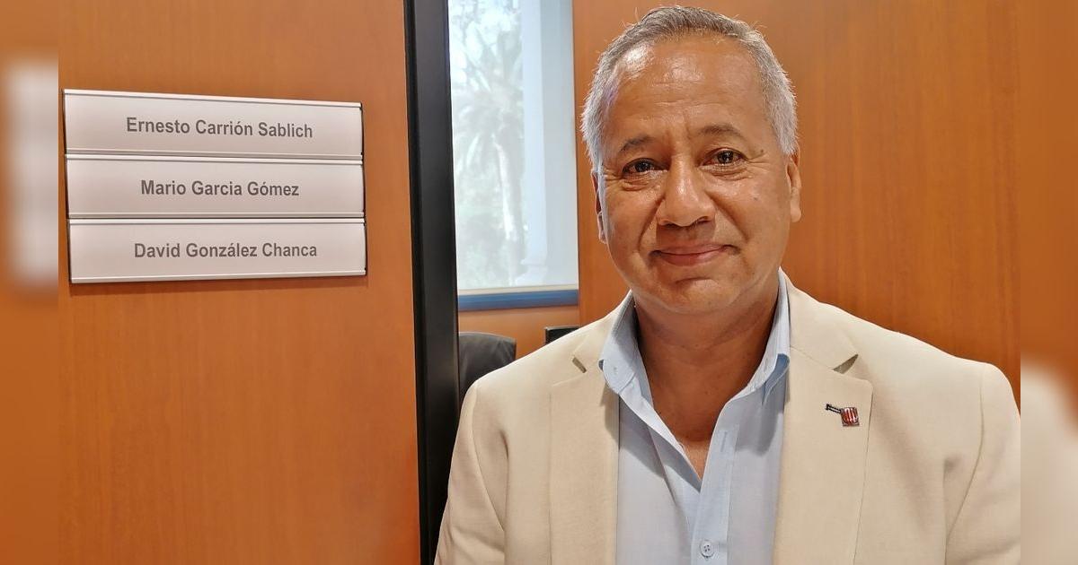 Un peruano en el parlamento de Cataluña Ernesto Carrión Barcelona